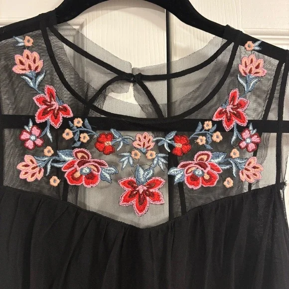 Whimsigoth Black Top with Floral Embroidery - Picture 3 of 6